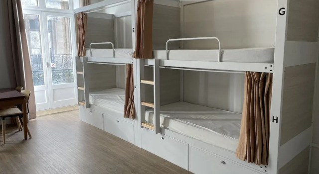 Кровать в общем номере (женский номер) Georges Hostel & Café