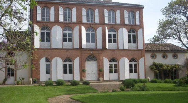 Au Château - B&B, Varaa Bed and Breakfast Hotellit Tarn-et-Garonne uima-altaalla, Uima-allas