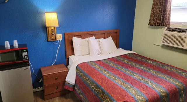 Двухместный номер Standard Plaza Motel