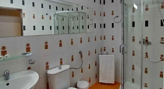 Кровать в общем номере Hotel Tranzzit