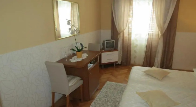 Guesthouse Vrlic, Prenota Hotel Splitska 
