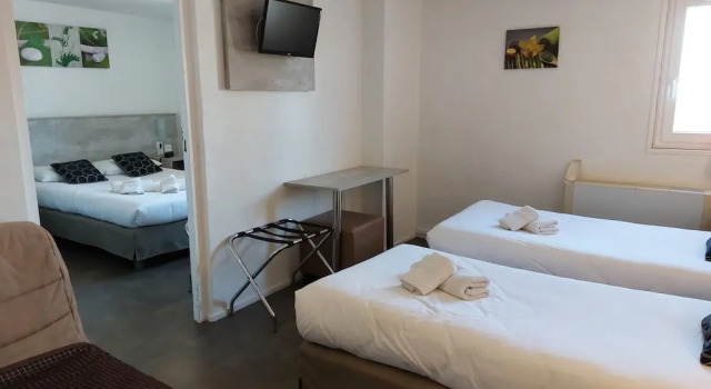 Семейный номер Standard Brit Hotel Bosquet Carcassonne Cité