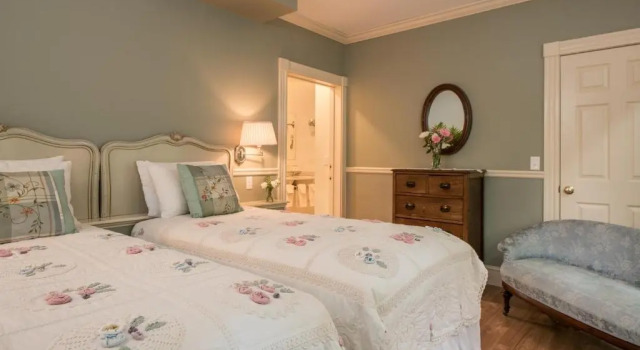 Люкс Deluxe Mira Monte Inn & Suites