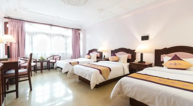 Трёхместный номер Deluxe Regency Angkor Hotel