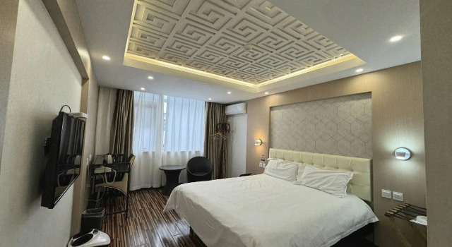 Super 8 Jinan Daminghu East Gate, Varaa Hotelli Edulliset hotellit kohteessa Shandong