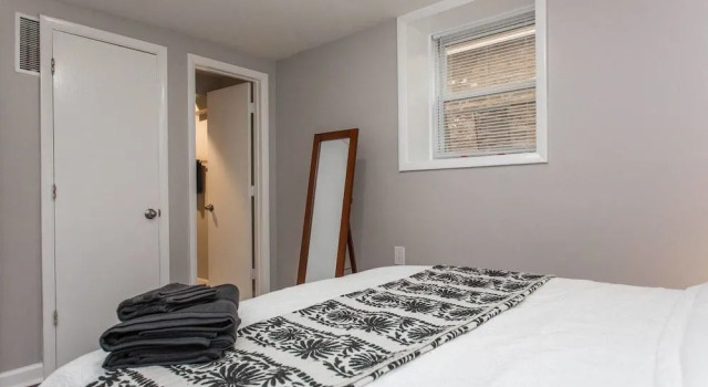 Mid Century Gem Comfort, Close to Train 3bd, Book Lejlighed Hoteller i Chicago med parkering, Parkering