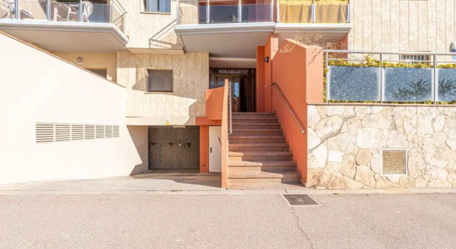 Apartment in Empuriabrava With Sea Views