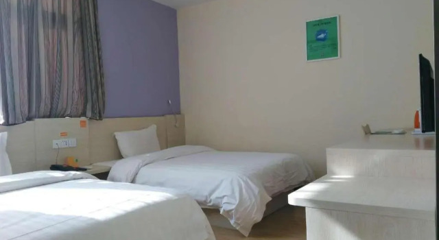 Двухместный номер Business 7Days Inn Zhaotong Hailou Road Wanghai park