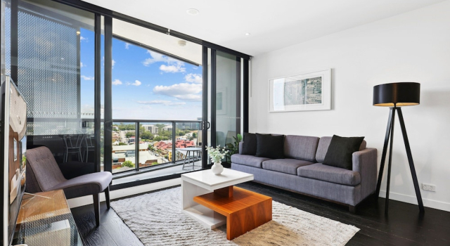 Апартаменты Chic 1-bedroom Apartment With Pool