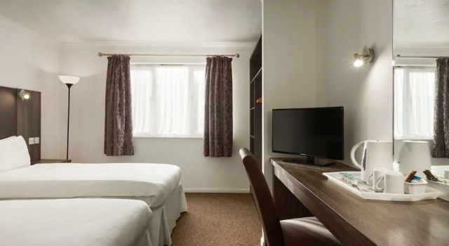 Days Inn Sandy, Забронировать Отель Отели Англии 3 звезды, 3*