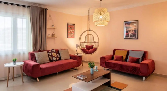 Апартаменты Two Swings & A Pool - 5 min to Airport