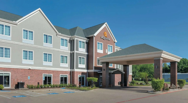 Кровать в общем номере La Quinta by Wyndham Tyler South