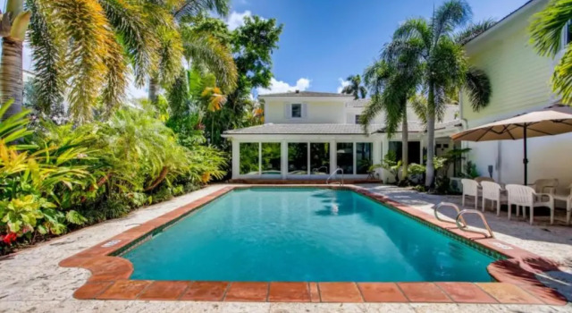 Коттедж с 4 комнатами Villa Dolce Vita - Luxuriate in Sweeping Intracoastal Views of Palm Beach