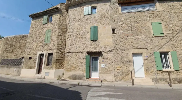 Village House in Pelissanne Near Luberon, Reservar Casa de férias Pelissanne Marselha