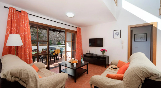 Villa Julianne 2 Heated Private Pool Walk to Beach A C Wifi Car Not Required - 2489