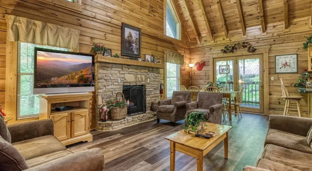 Er215 - Red Bird Haven Great Location - Close To Town! 3 Bedroom Cabin by RedAwning