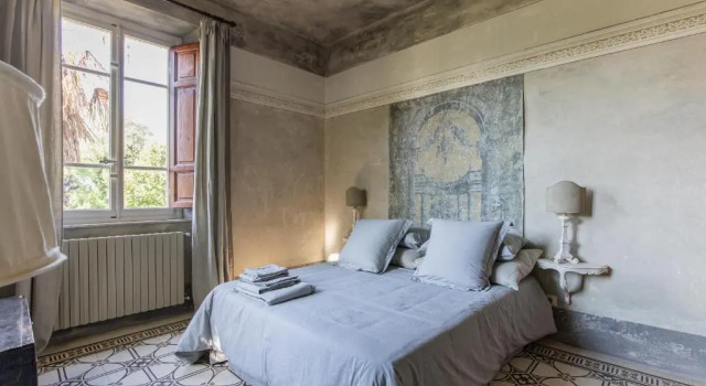 Villa Liberty 1927 with heated pool in the park