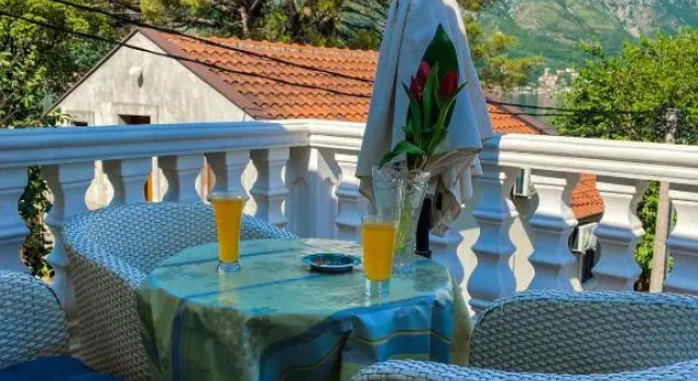 lovely apartment on the sea shore, with a view and free Wi-Fi