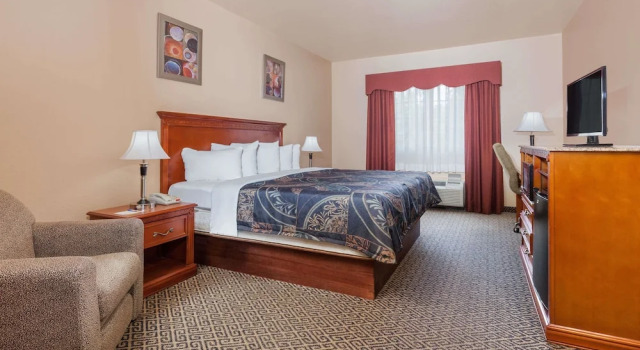 Days Inn & Suites McAlester, Book Hotel Hoteller i McAlester med parkering, Parkering