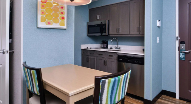 Двухместный люкс c 1 комнатой Homewood Suites Des Moines Airport