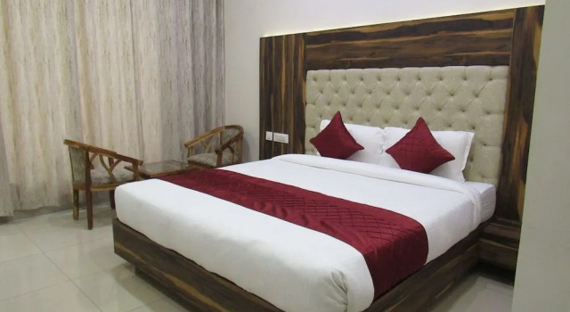 The English Garden, Rezerwuj Hotel Mohali Punjab