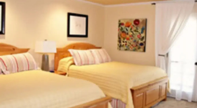 Четырёхместный номер Superior Live Oaks Bed and Breakfast