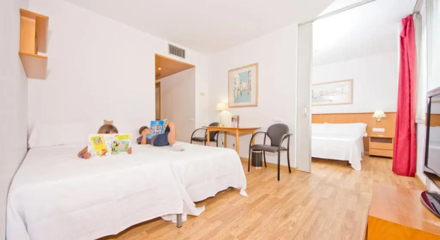 Семейный номер Standard Aparthotel Atenea Valles