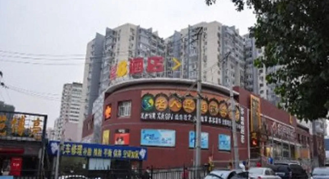 Super 8 by Wyndham Beijing Haidian Hua Yuan Qiao, Book Hotel Hoteller i Beijing Province med parkering, Parkering
