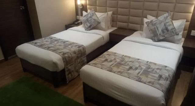 Lynq Aero, Boek Hotel Calcutta 