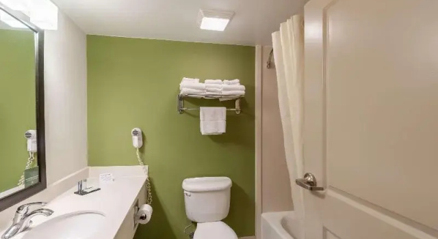 Четырёхместный номер Standard Sleep Inn & Suites Harrisonburg on University