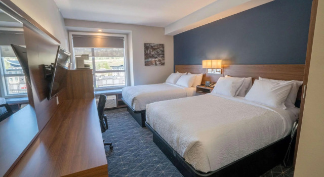 Четырёхместный номер Standard Park Inn by Radisson, Kelowna