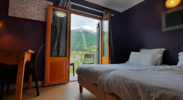 Трёхместный номер Standard с балконом и с красивым видом из окна Hôtel Chastellares