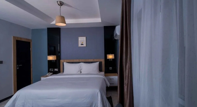 The Edge by Wellness, Đặt Khách sạn Khách sạn ở Gwarinpa có hồ bơi, Hồ bơi