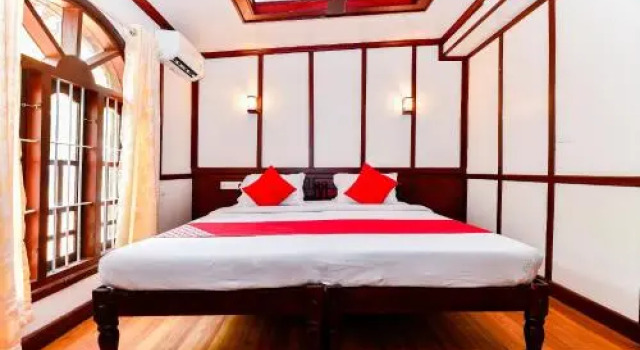 Oyo 25089 Gold River Indraprastha Houseboat, Prenota Hotel Alleppey 