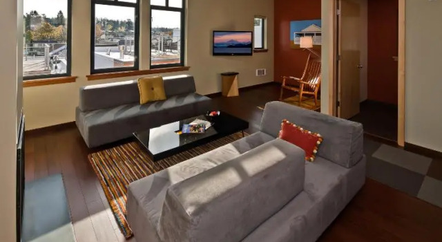 Апартаменты Deluxe Island Inn at 123 West
