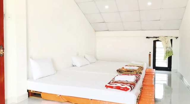 Трёхместный номер Standard с балконом Golden Bee Homestay