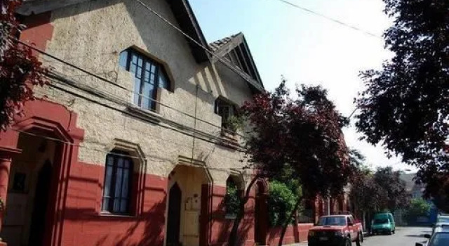 W. NooN Cultural Hostel, Забронировать Хостел Хостелы Сантьяго, рядом с Станция метро Manuel Montt, Хостел