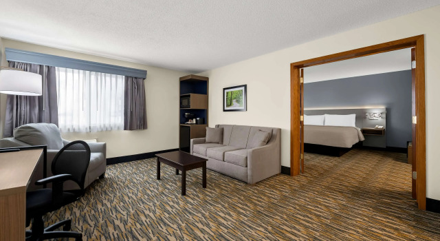 Двухместный люкс с 2 комнатами Best Western Inn
