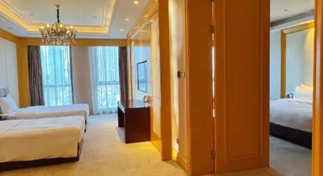 Трёхместный люкс Deluxe T-JOY Hotel Guazhu Lake