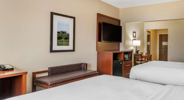 Четырёхместный люкс Comfort Suites Keeneland