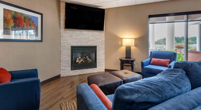 Comfort Suites Escanaba, Book Hotel Hoteller i Escanaba med pool, Swimmingpool