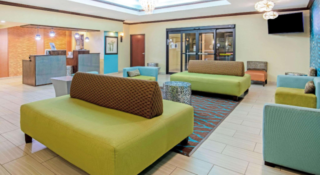 La Quinta Inn & Suites by Wyndham Woodward, Varaa Hotelli Woodward Oklahoma