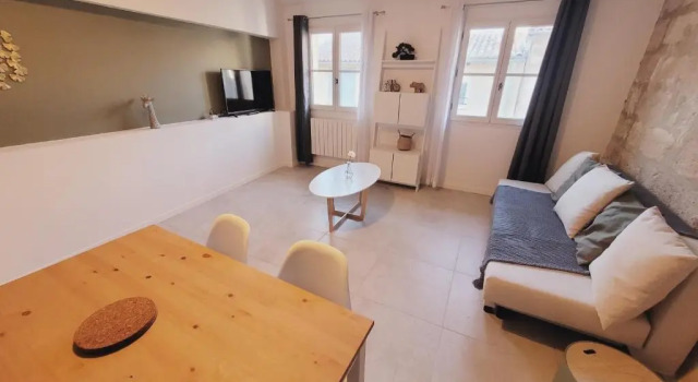 Апартаменты Charming Duplex For 4 In The Heart Of Avignon