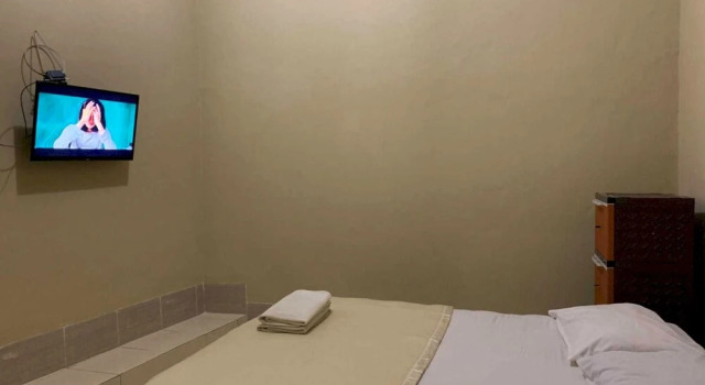 OYO 93165 Nur Homestay Syariah, Prenota Hotel Hotel a Sulawesi con parcheggio, Parcheggio