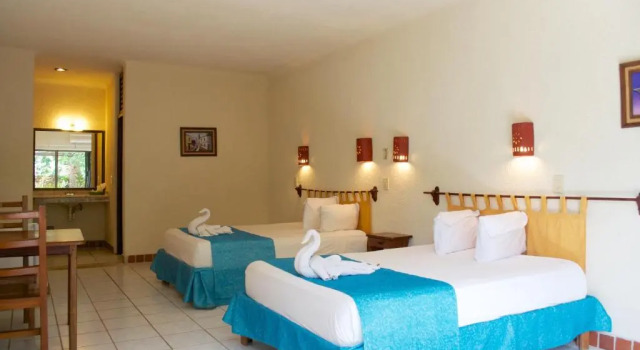 Четырёхместный номер Standard с видом на сад Pelicano Inn Playa del Carmen - Beachfront Hotel