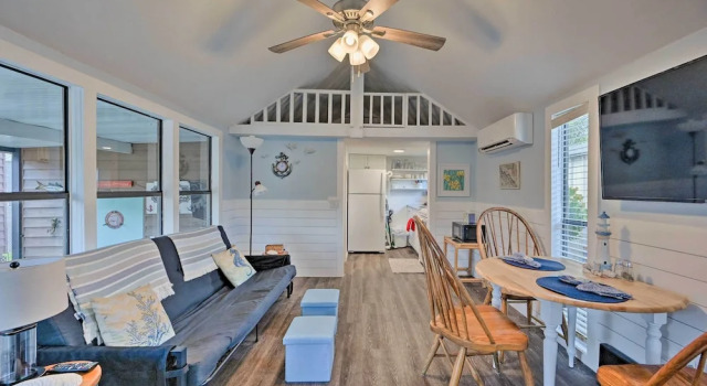 Коттедж Everglades City Cabin: Dock & Heated Pool!