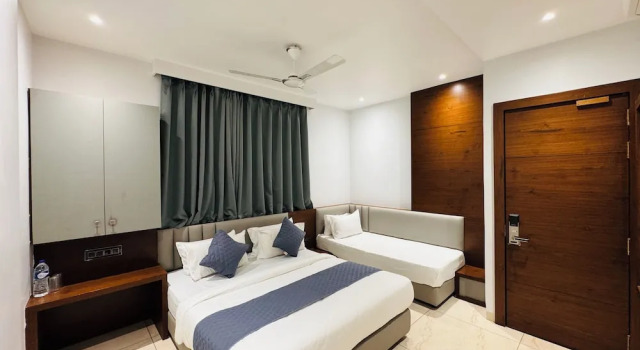 Трёхместный номер Deluxe Hotel Rajdev INN
