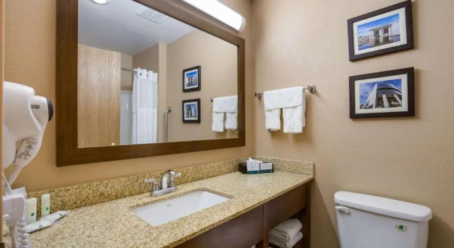 Люкс Quality Inn I-70 Near Kansas Speedway