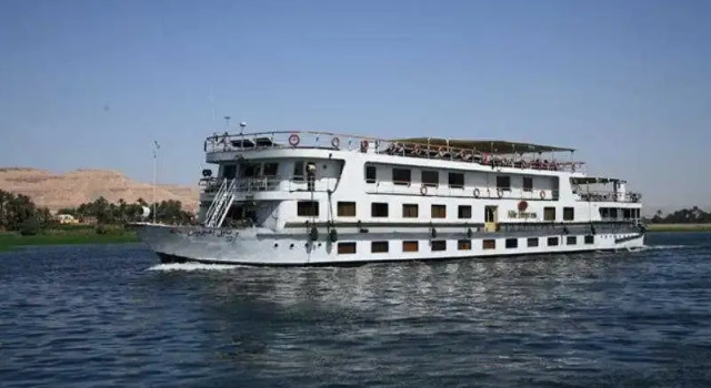 Travcotels Cruise Luxor Hotel
