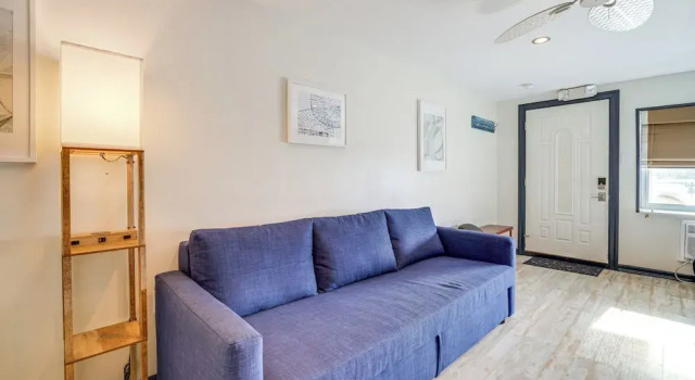 Half-block to Beach & Conventions: Wildwood Studio